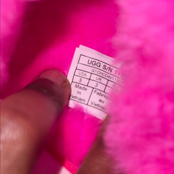 UGG Vibrant Pink Slippers with Heart Accent. Brand New‼️ Without Box - Picture 11 of 15